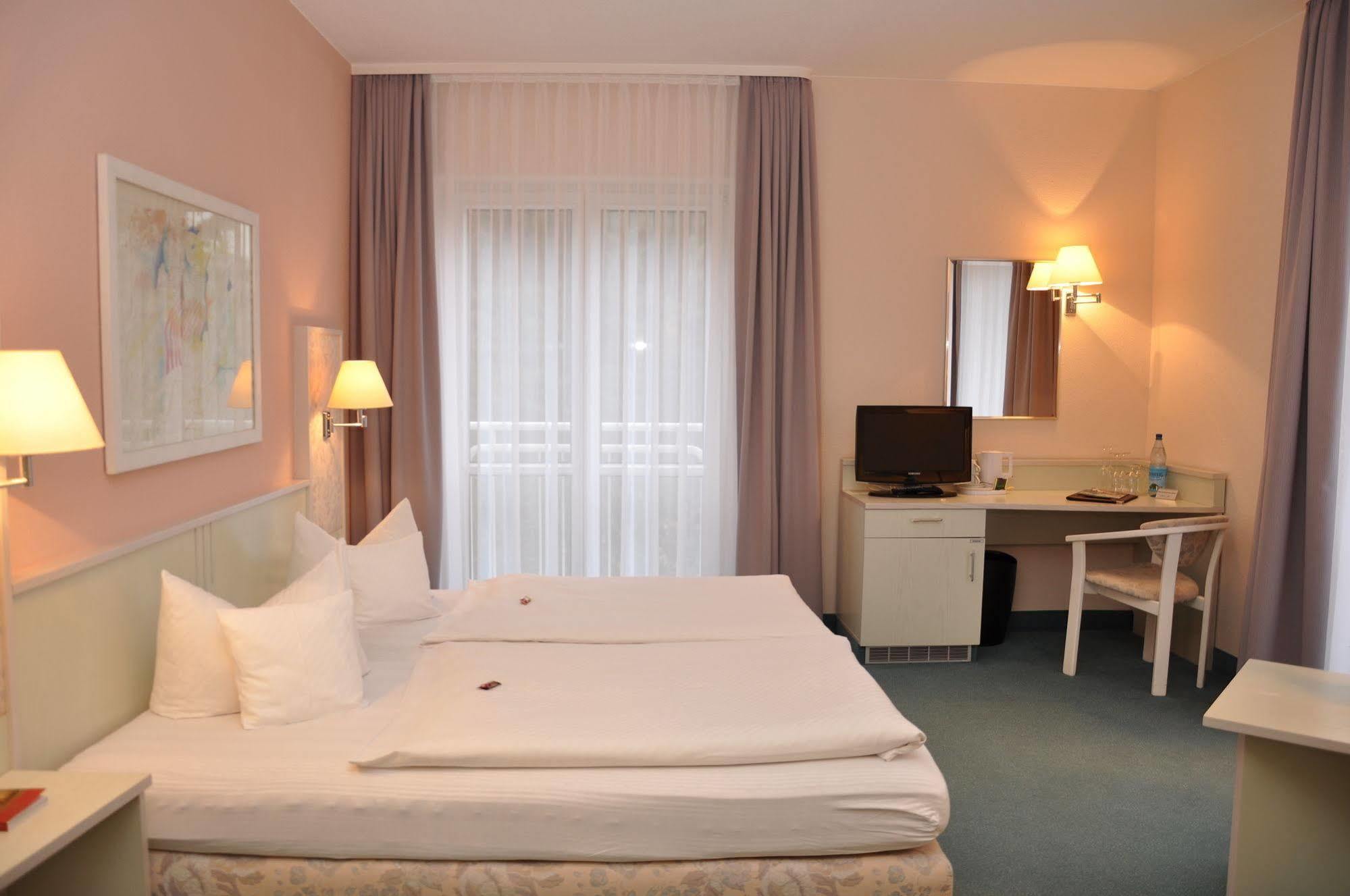Altstadthotel An Der Werra 마이닝겐 외부 사진